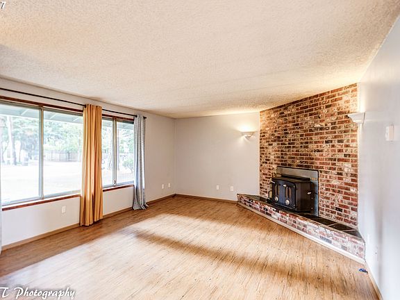 4th image of 3308 NE 124th Ave
