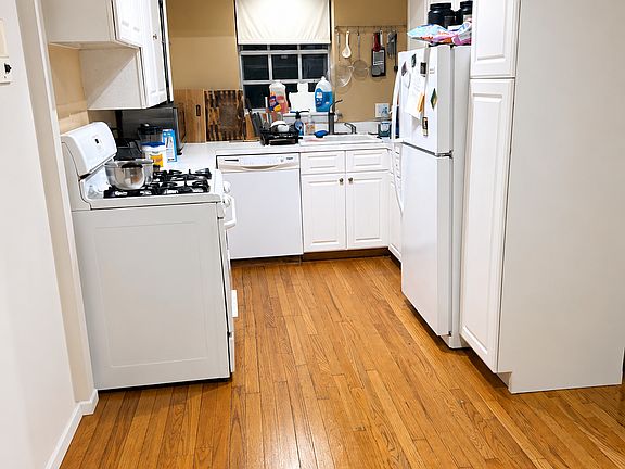 3rd image of 47 Lake Shore Ct APT 3