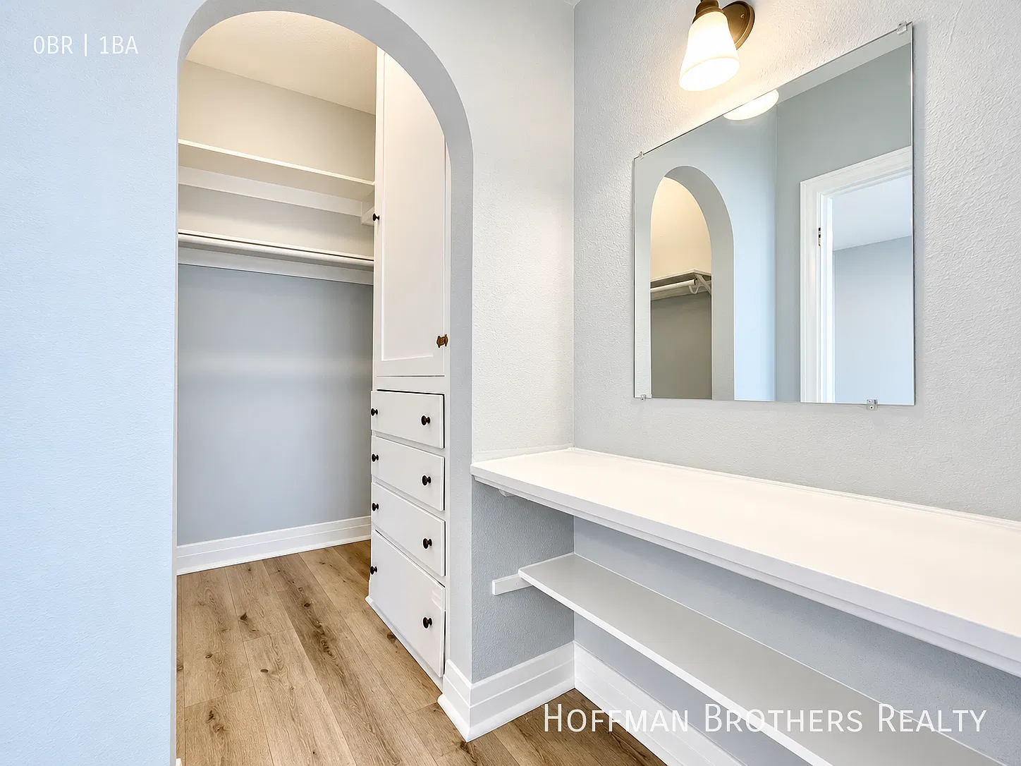**Must See**Efficient Studio Living With In-Unit Laundry & Full Kitchen Setup — Photo 4
