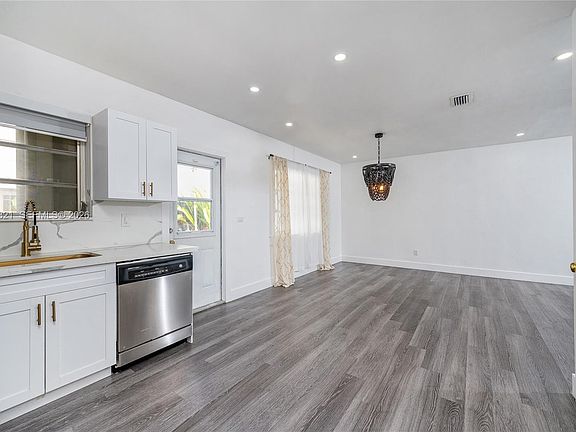 2nd image of 1704 S Le Jeune Rd