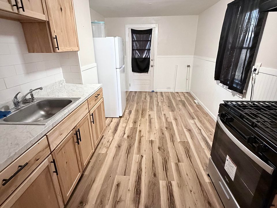1st image of 5 Stuyvesant St #1