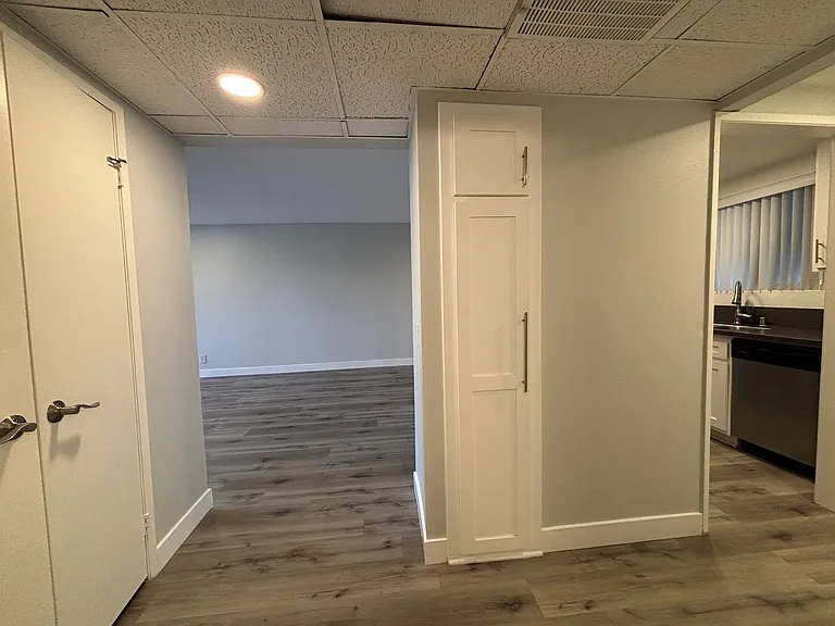 110 S Sweetzer Ave — Photo 30