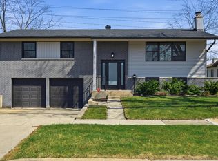 6717 Patton Dr, Woodridge, IL