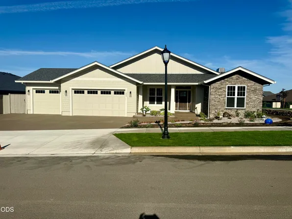 462 Autumn Hills Dr, Medford, OR 97504
