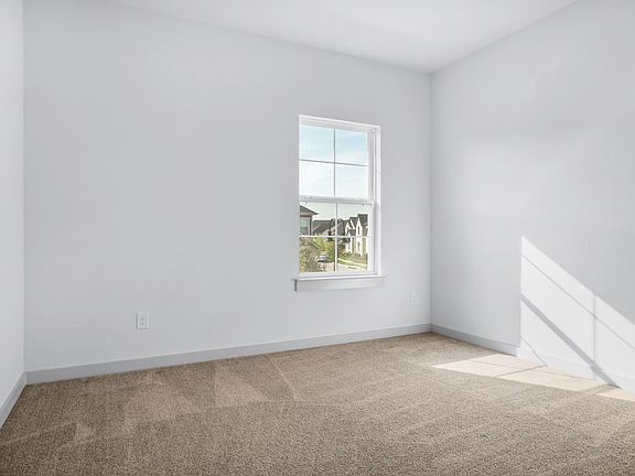3rd image of 4545 English Maple Dr