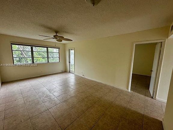 5th image of 2223 Park Ln APT 304