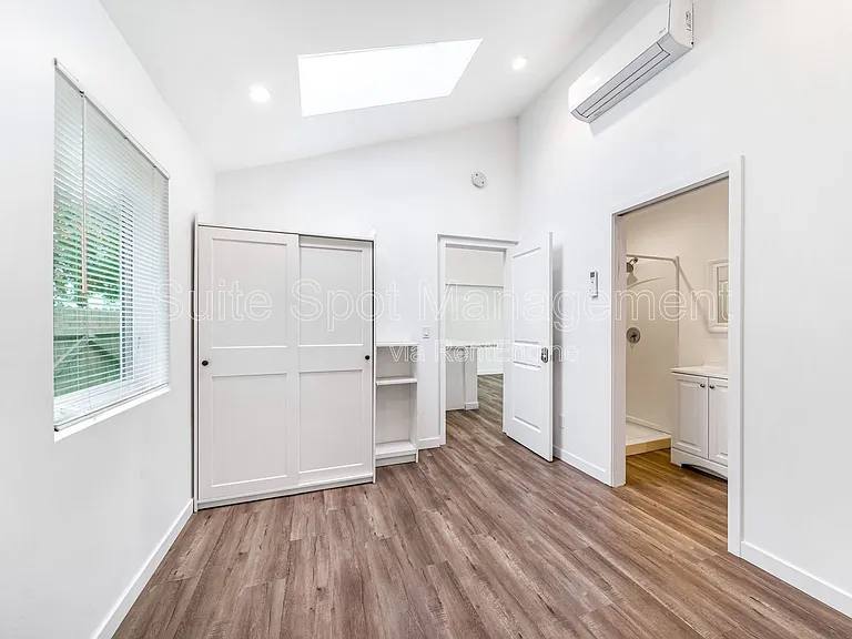 420 N Batavia St #422 — Photo 8