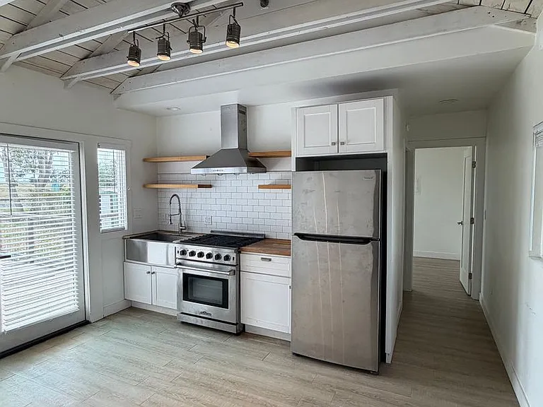 4253 Carpinteria Ave #B — Photo 6