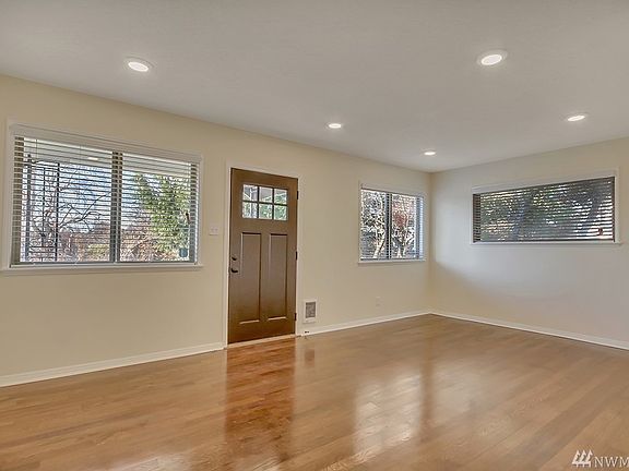 3rd image of 4617 Tacoma Ave S