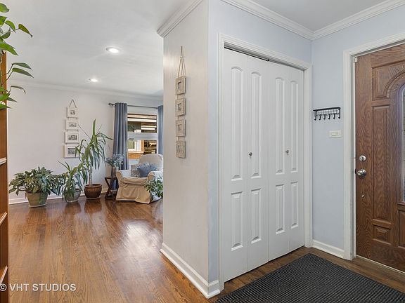 3rd image of 8826 Lincolnwood Dr