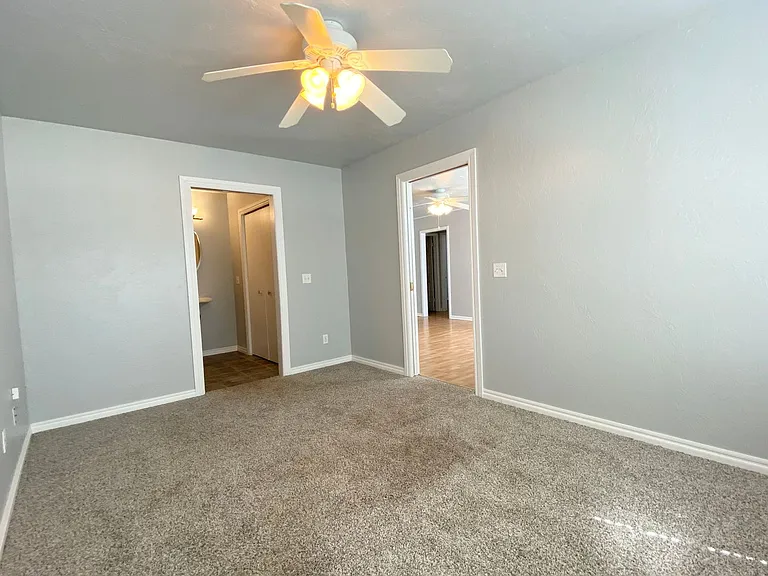 429 W Hurd St — Photo 5