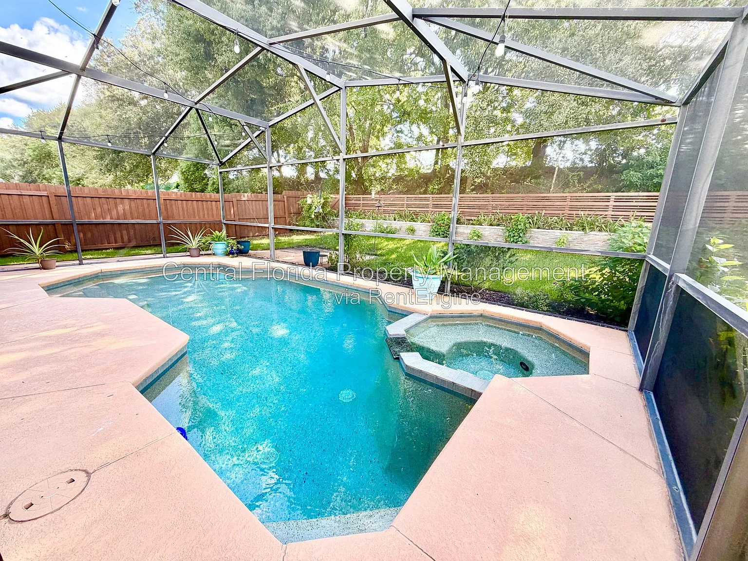 4 bed, 2.0 bath, 2476 sqft, $2,799 — Photo 2