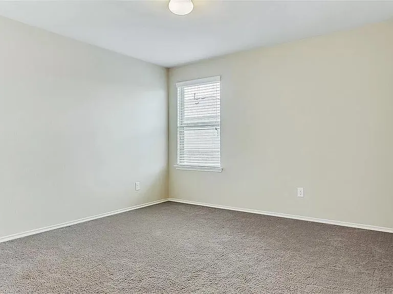 1402 Bent Grass Dr — Photo 17