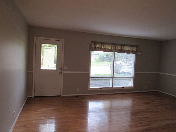 3rd image of 3208 Highland Cir