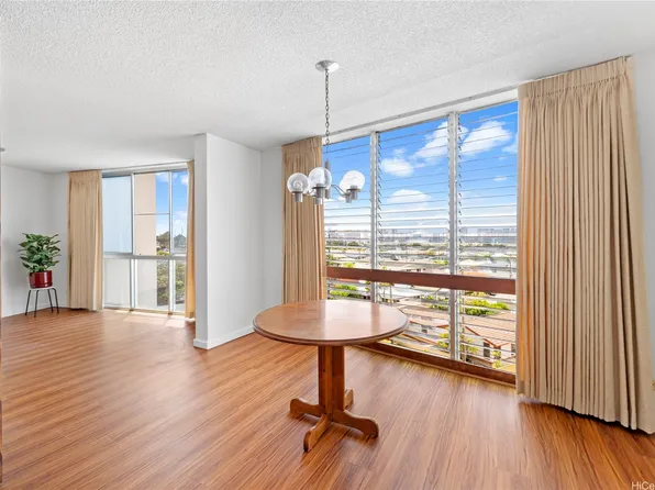 1139 9th Ave APT 703, Honolulu, HI 96816