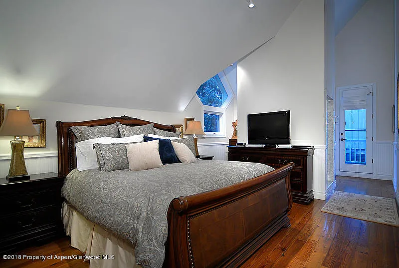 4 bed, 5.5 bath, 3245 sqft, $60,000 — Photo 3