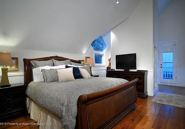 717 W Francis St — Photo 3