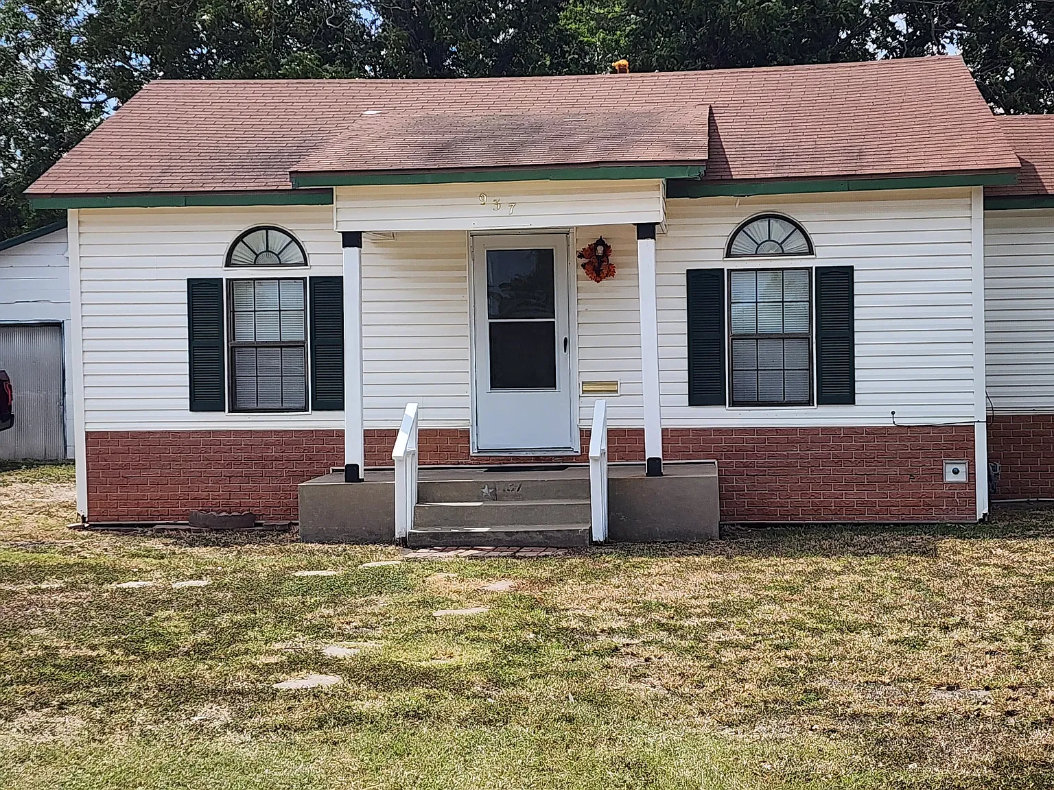 3 bed, 1100 sqft, $1,295 — Photo 1