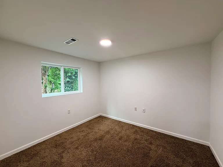 11626 SE 49th St — Photo 16