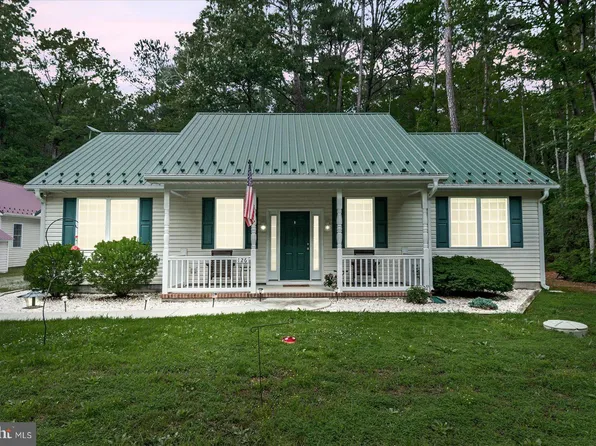 126 Pioneer Trl, Hague, VA 22469