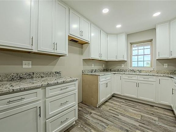 5th image of 742 Sandstone Way