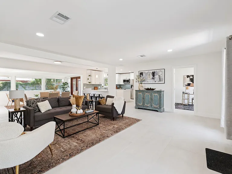2335 Tropical Shores Dr SE — Photo 10
