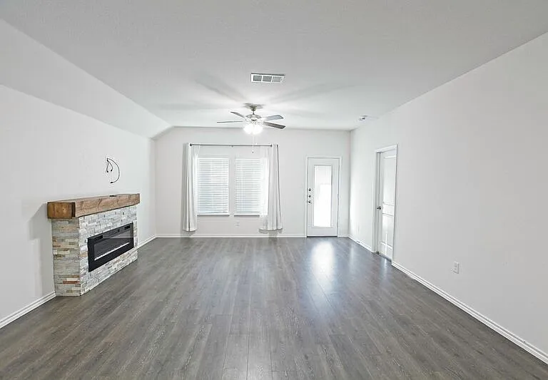 1111 Emerald Gate Dr — Photo 8
