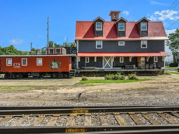 721 E Bridge St, Plainwell, MI 49080