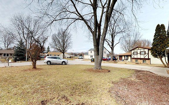 4th image of 183 Nutwood Ct