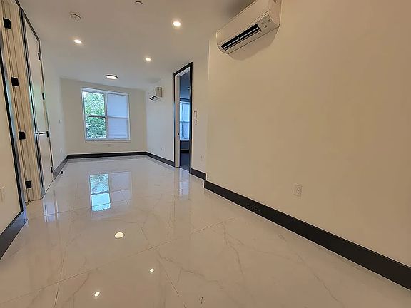4th image of 1336 Dekalb Ave #401