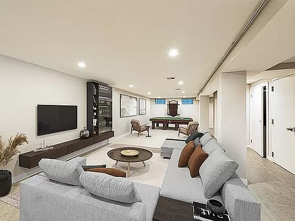 3rd image of 1041 Jefferson Ave #1