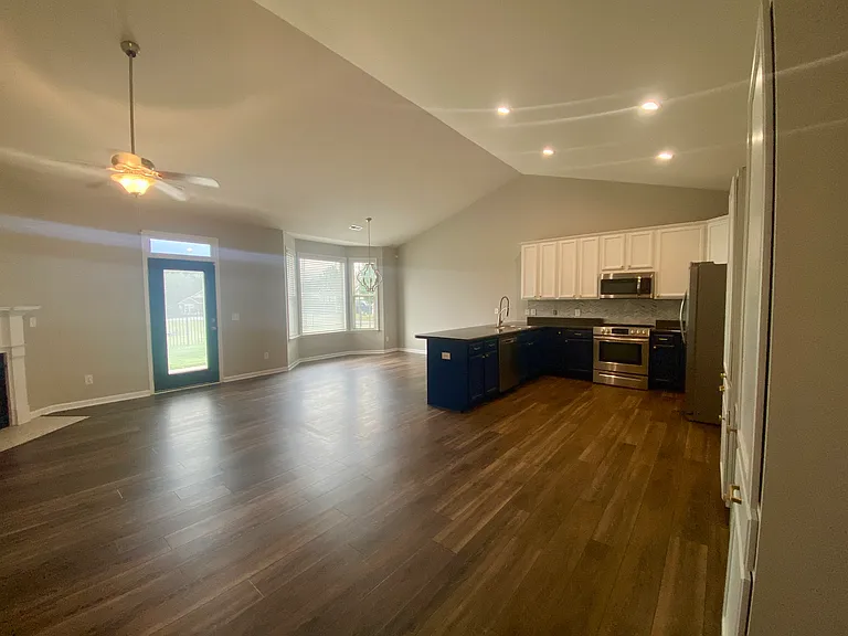 143 Stonegate Dr — Photo 3