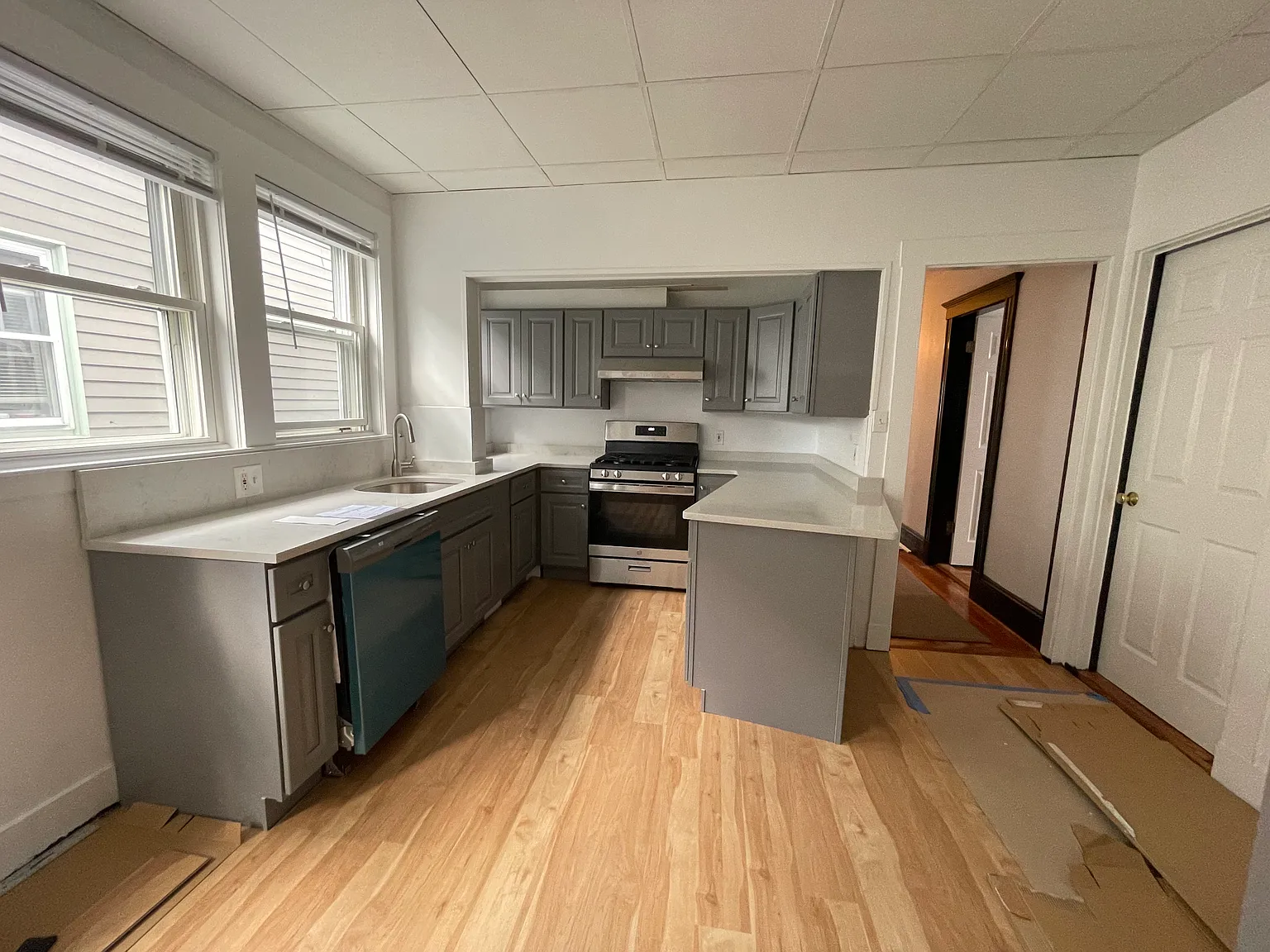 3 bed, 9999 sqft, $4,000 — Photo 3