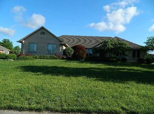 705 Greenleaf Village Dr, Springboro, OH 45066