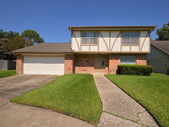 Lovely two story home on quite cul-de-sac.