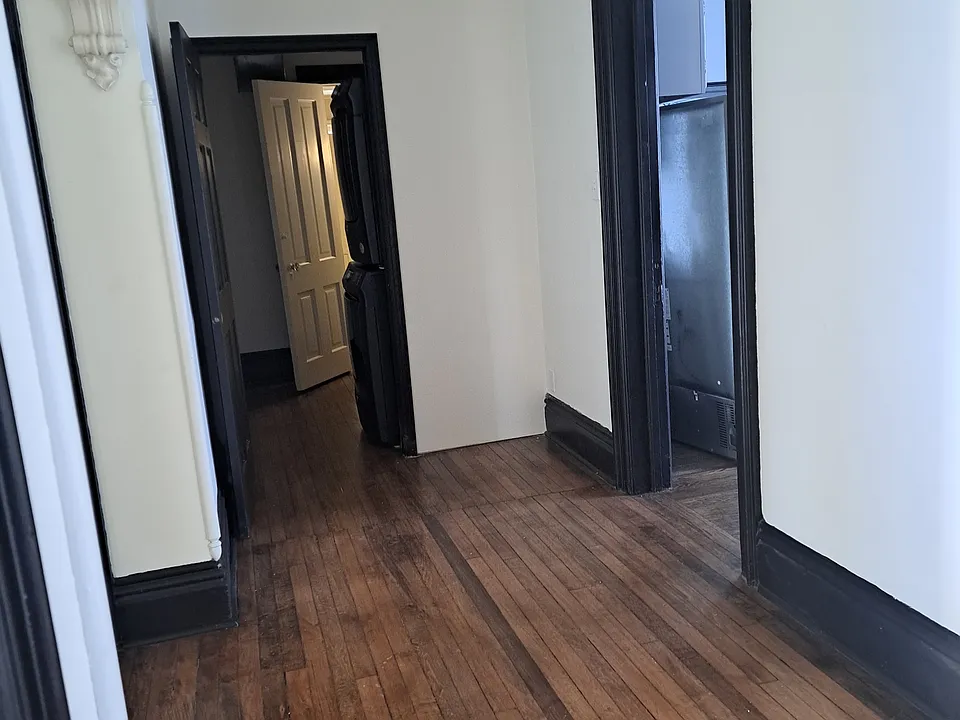 718 W Stephenson St #3