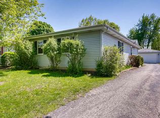 21301 W Willow Rd, Lake Zurich, IL 60047