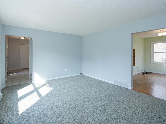 4th image of 9569 Treetop Dr