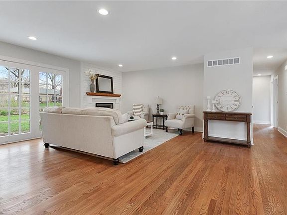 4th image of 4000 W 98th Ter