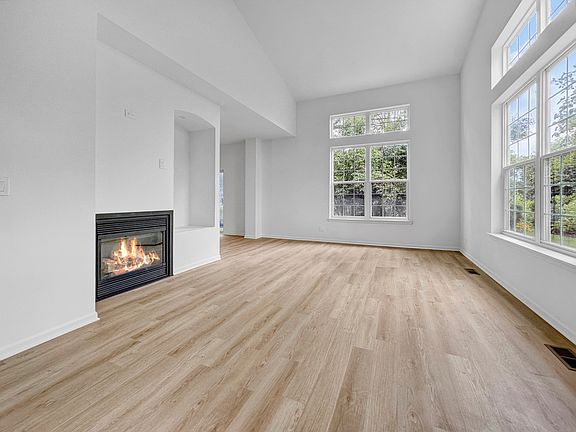 3rd image of 1089 Ellsworth Dr