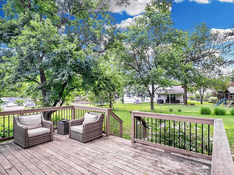 1338 Greenmar Dr — Photo 10