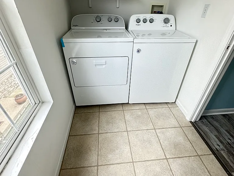 1108 Emma Ct — Photo 12