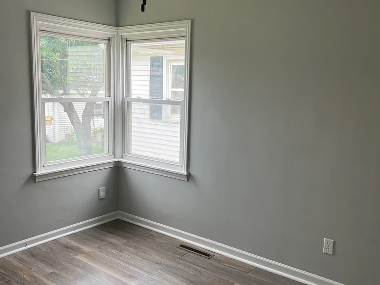 2716 White Oak Ave — Photo 7