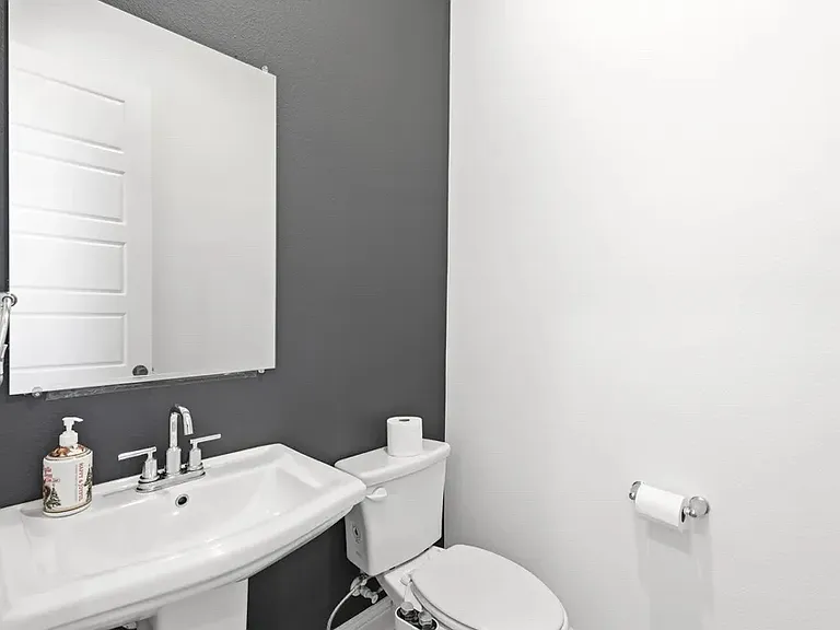 2532 Campden Mews — Photo 9