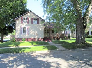 941 N 15th St, Manitowoc, WI 54220
