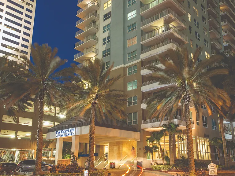 Yacht Club at Brickell Apartments — Photo 25