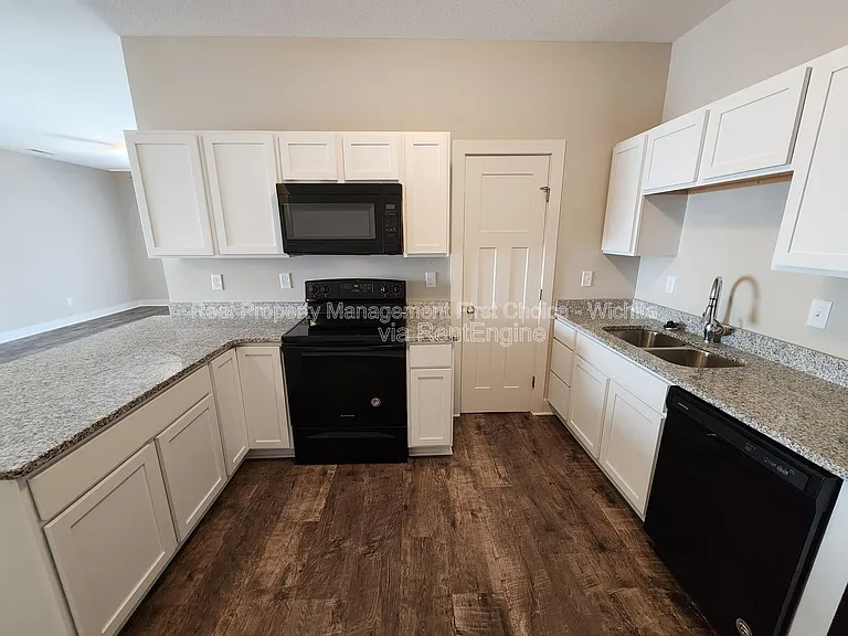 8164 E 34th Ct S — Photo 6