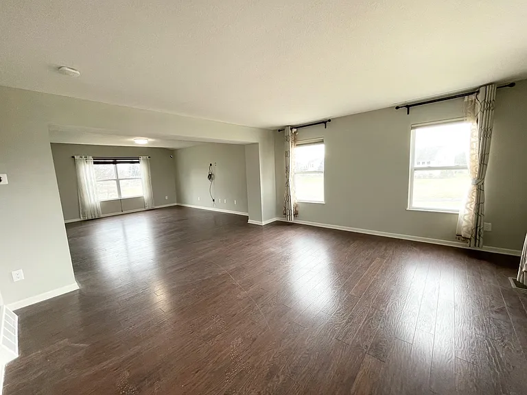 1670 Primrose Ave — Photo 2