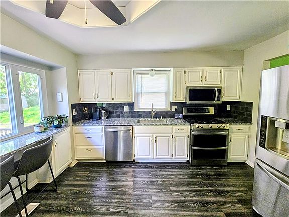 3rd image of 1115 NE 96th Ter