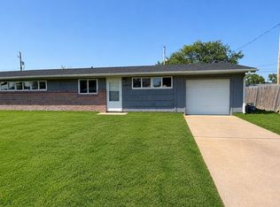 1402 Crescent Dr, Salina, KS 67401